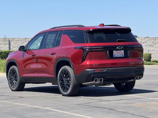Radiant Red Tintcoat 2026 Chevrolet Traverse LT