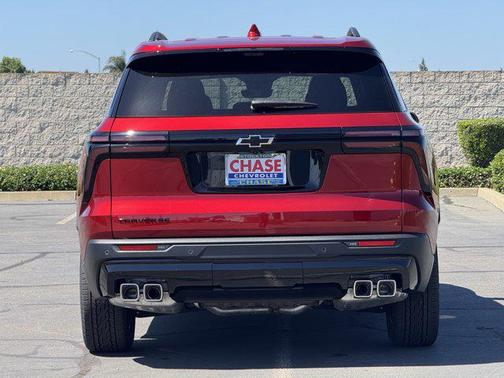 Radiant Red Tintcoat 2026 Chevrolet Traverse LT