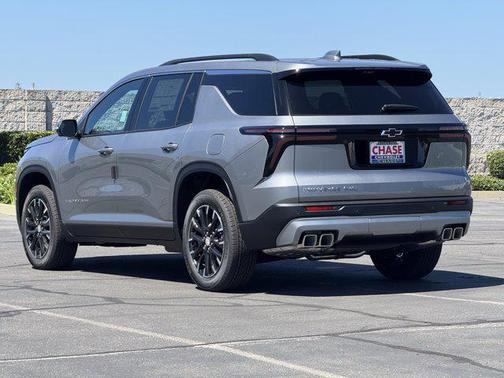 Sterling Gray Metallic 2026 Chevrolet Traverse LT