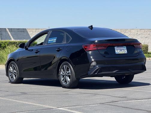 Aurora Black 2023 Kia Forte LXS