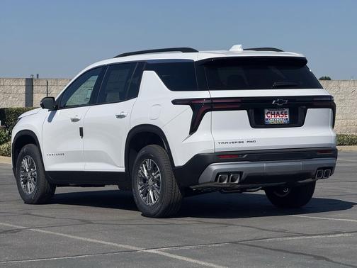 Summit White 2026 Chevrolet Traverse LT