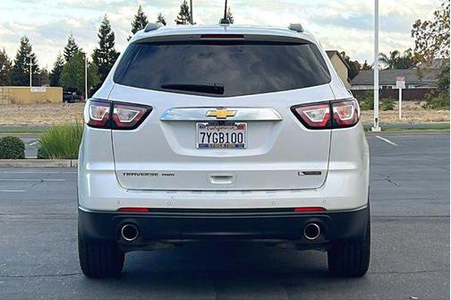 Photo 5 of 41 of 2017 Chevrolet Traverse Premier