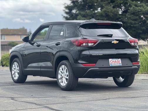 Mosaic Black Metallic 2026 Chevrolet Trailblazer LS