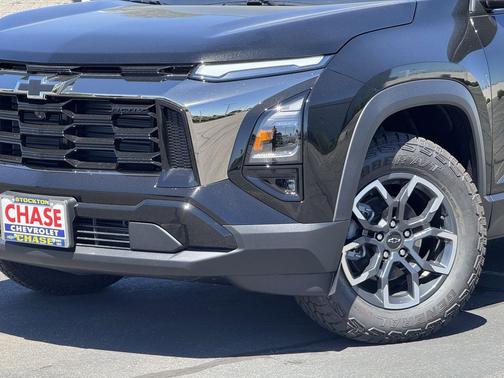 Mosaic Black Metallic 2026 Chevrolet Equinox FWD ACTIV
