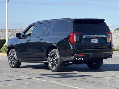 2023 GMC Yukon XL 4WD AT4