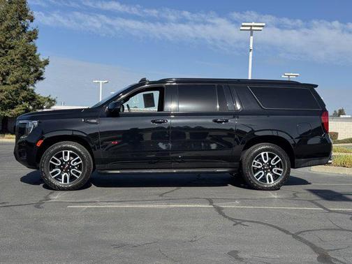 2023 GMC Yukon XL 4WD AT4