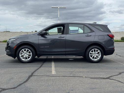 Iron Gray Metallic 2022 Chevrolet Equinox LS