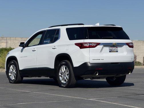 2021 Chevrolet Traverse LT Cloth