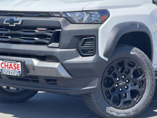 Summit White 2026 Chevrolet Colorado Trail Boss