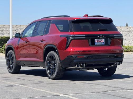 Radiant Red Tintcoat 2026 Chevrolet Traverse RS