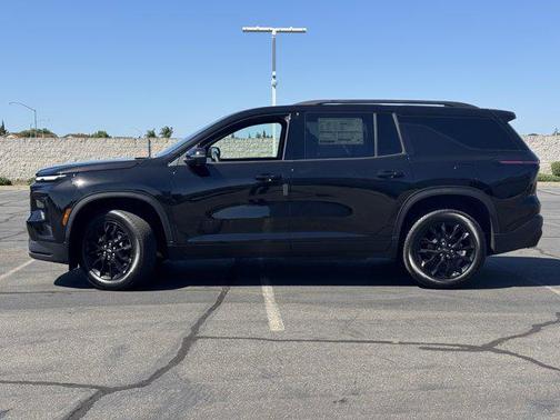 Mosaic Black Metallic 2026 Chevrolet Traverse LT