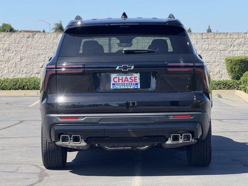 Mosaic Black Metallic 2026 Chevrolet Traverse LT