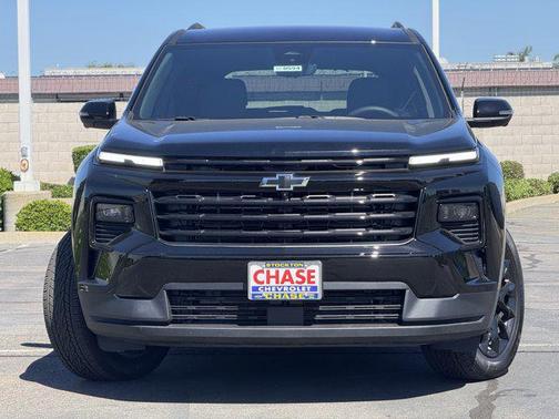 Mosaic Black Metallic 2026 Chevrolet Traverse LT