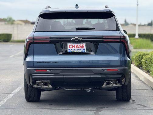 Lakeshore Blue Metallic 2026 Chevrolet Traverse LT