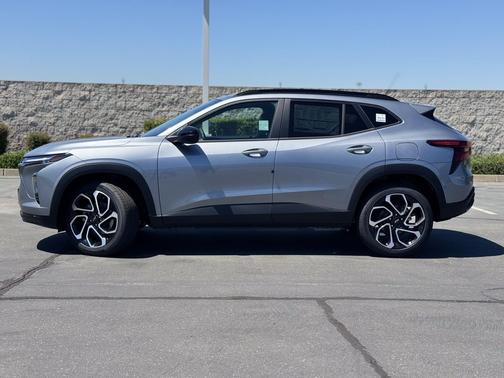 Sterling Gray Metallic 2026 Chevrolet Trax FWD 2RS