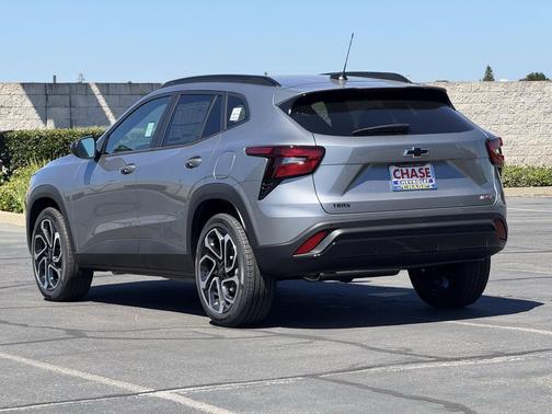Sterling Gray Metallic 2026 Chevrolet Trax FWD 2RS