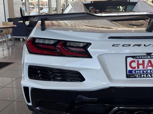 Arctic White 2027 Chevrolet Corvette Grand Sport
