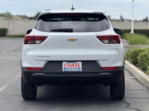 Summit White 2026 Chevrolet Trailblazer LS
