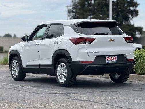 Summit White 2026 Chevrolet Trailblazer LS