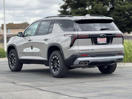 Sandstone Gray 2026 Chevrolet Traverse AWD Z71