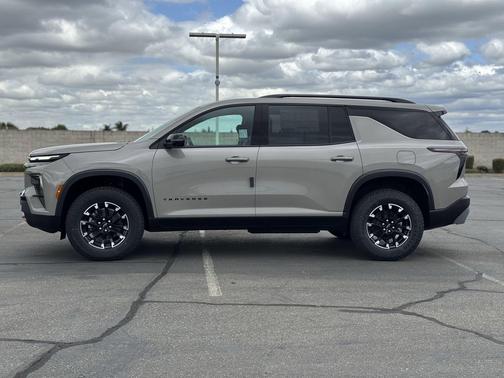 Sandstone Gray 2026 Chevrolet Traverse AWD Z71