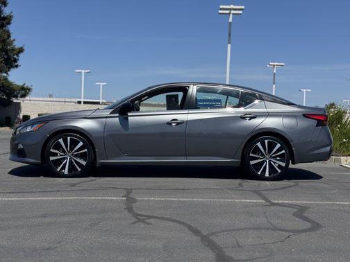 2022 Nissan Altima SR FWD