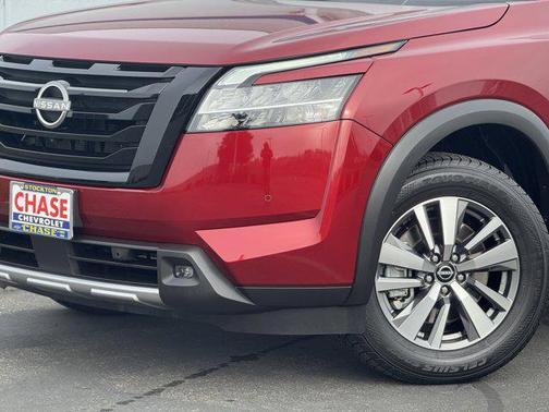 2023 Nissan Pathfinder SL 4WD