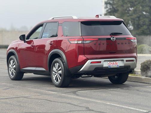 2023 Nissan Pathfinder SL 4WD