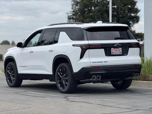 Summit White 2026 Chevrolet Traverse LT