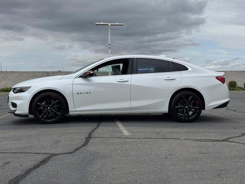 Iridescent Pearl Tricoat 2018 Chevrolet Malibu LT
