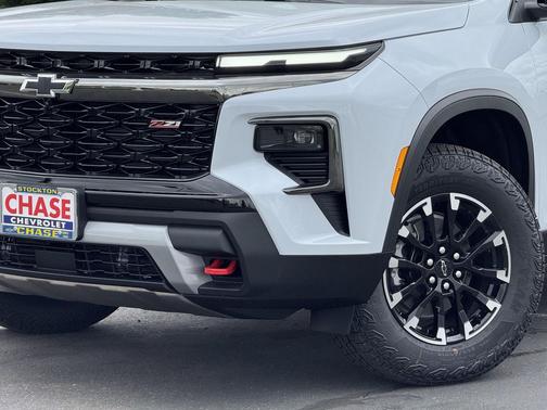 Polar White Tricoat 2026 Chevrolet Traverse AWD Z71