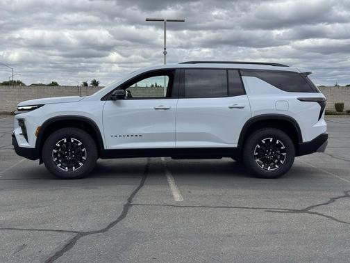 Polar White Tricoat 2026 Chevrolet Traverse AWD Z71