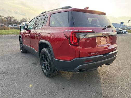 2023 GMC Acadia AWD AT4