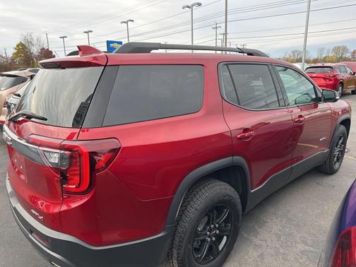 2023 GMC Acadia AWD AT4