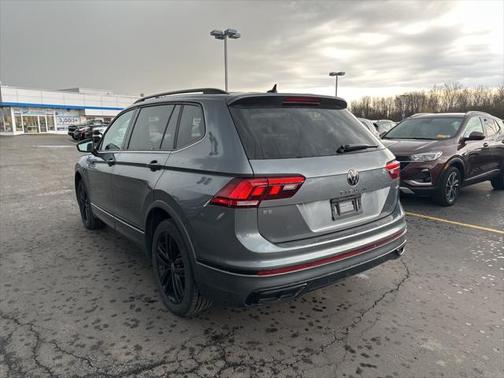 2022 Volkswagen Tiguan 2.0T SE R-Line Black 4MOTION