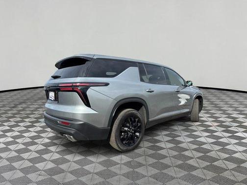 2024 Chevrolet Traverse LS