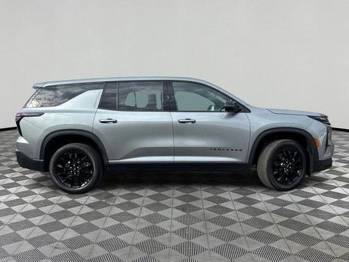 2024 Chevrolet Traverse LS