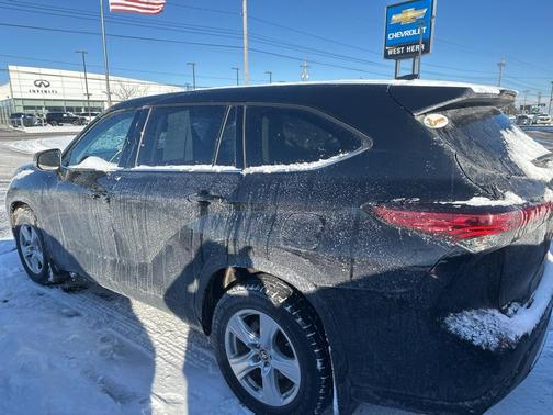 2022 Toyota Highlander LE