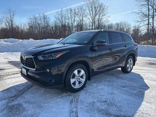 2022 Toyota Highlander LE