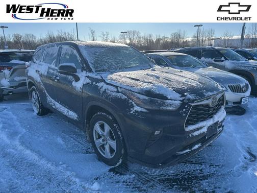 2022 Toyota Highlander LE