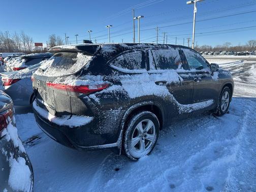 2022 Toyota Highlander LE