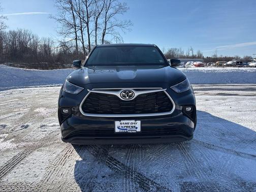 2022 Toyota Highlander LE