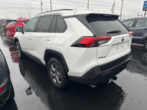 2022 Toyota RAV4 Hybrid XLE