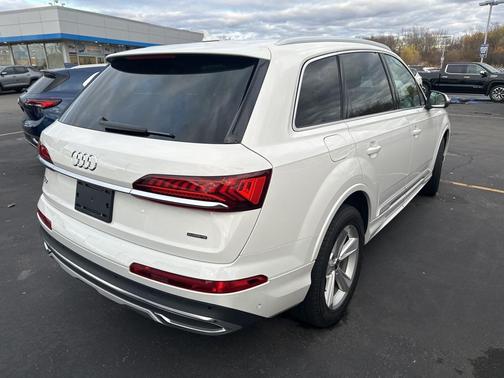 2023 Audi Q7 45 Premium