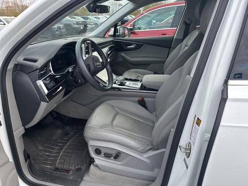 2023 Audi Q7 45 Premium