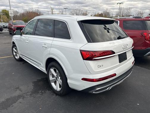 2023 Audi Q7 45 Premium