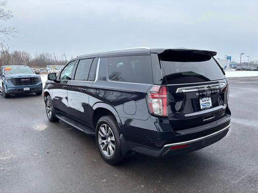 2023 Chevrolet Suburban LT