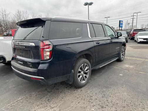 2023 Chevrolet Suburban LT