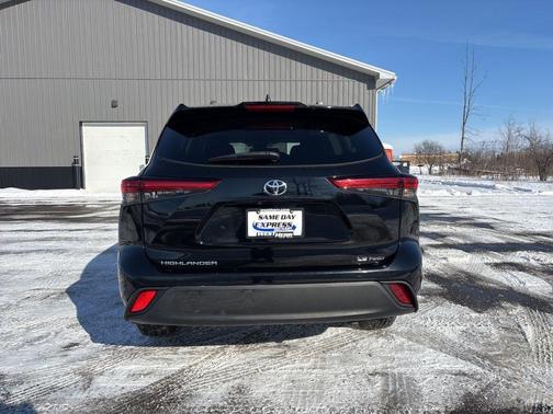 2022 Toyota Highlander LE