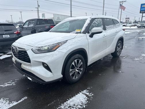 2023 Toyota Highlander XLE